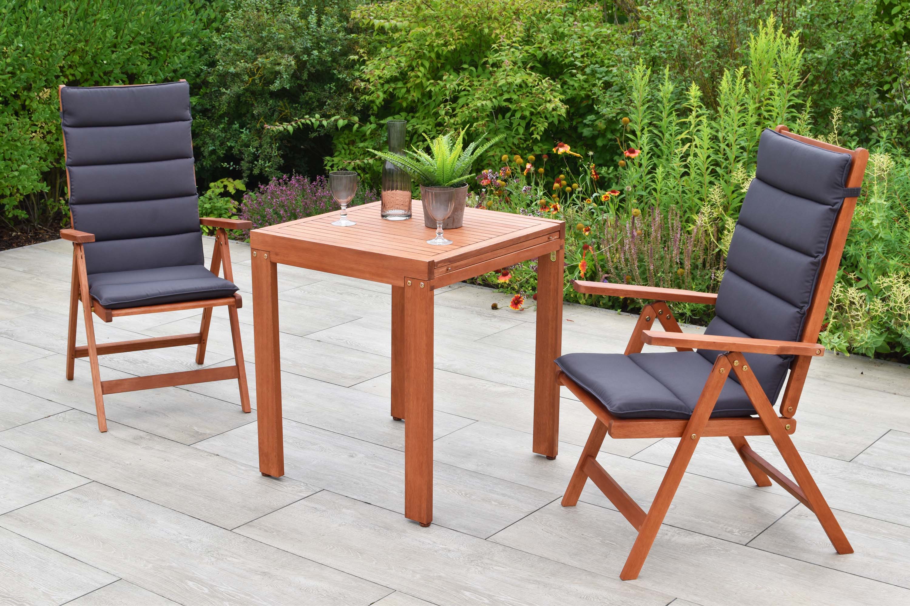 Vitoria Gartenmöbel Set 5tlg., 2 Klappsessel, 2 graue Auflagen, Balkonausziehtisch