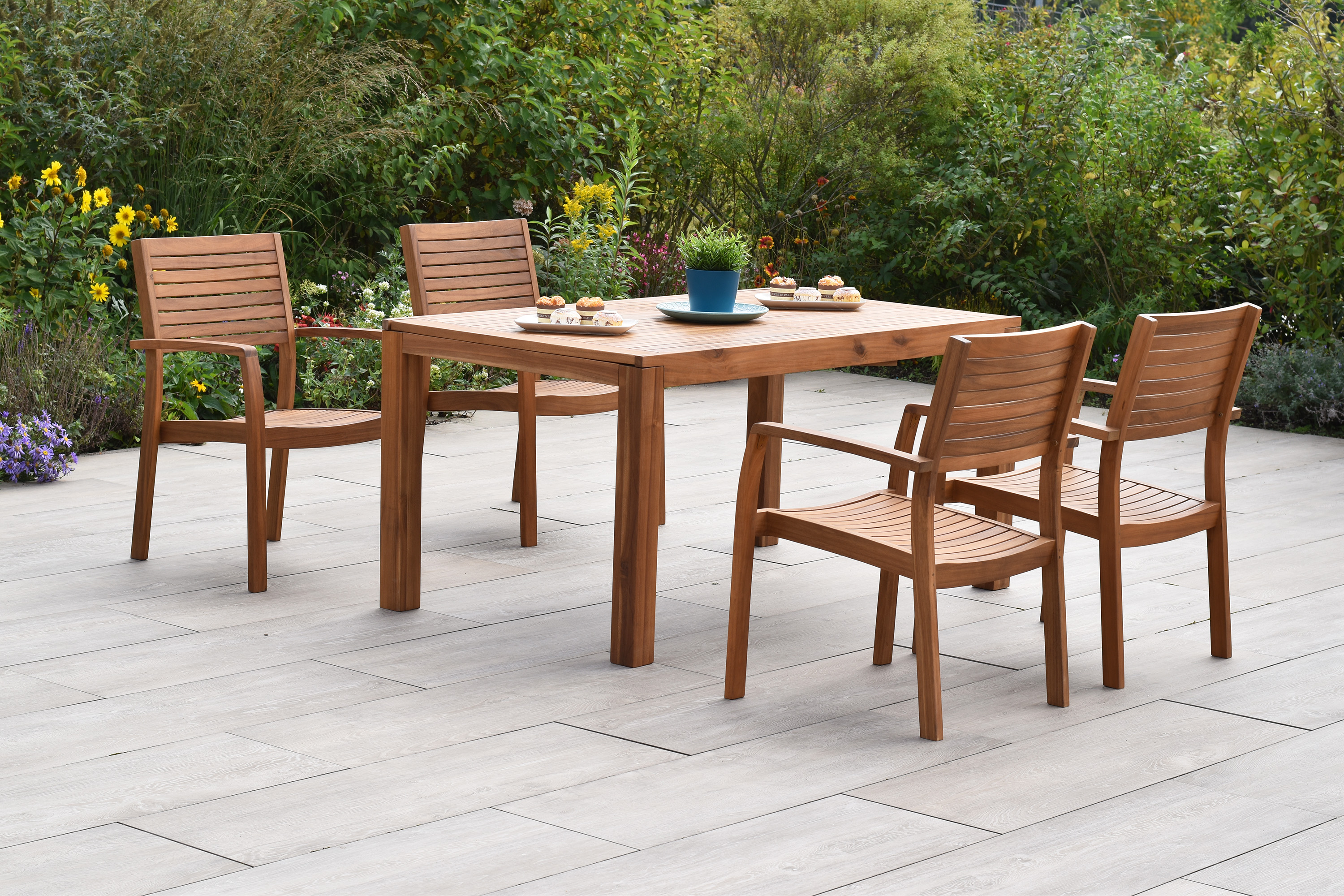 Batavia Gartenmöbel Set 5tlg., 4 Stapelsessel, Ausziehtisch 150 (200) x 90 cm, Akazie Batavia Gartenmöbel Set 5tlg., 4 Stapelsessel, Ausziehtisch 150 (200) x 90 cm, Akazie
