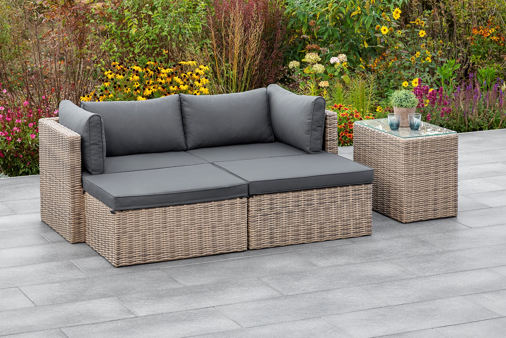 Matera Lounge Set, Bank, zwei breite Hocker, Tisch