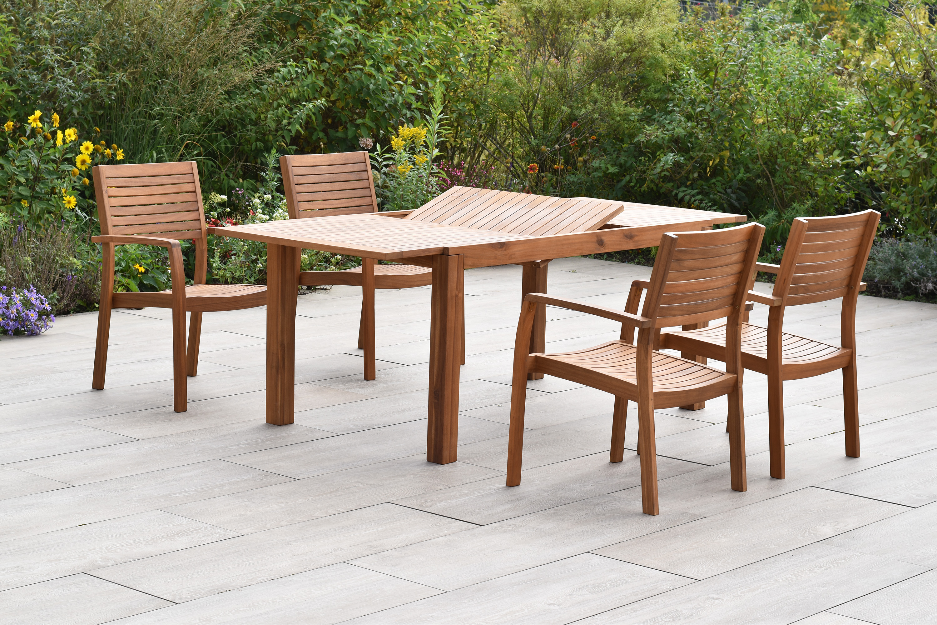 Batavia Gartenmöbel Set 5tlg., 4 Stapelsessel, Ausziehtisch 150 (200) x 90 cm, Akazie Batavia Gartenmöbel Set 5tlg., 4 Stapelsessel, Ausziehtisch 150 (200) x 90 cm, Akazie