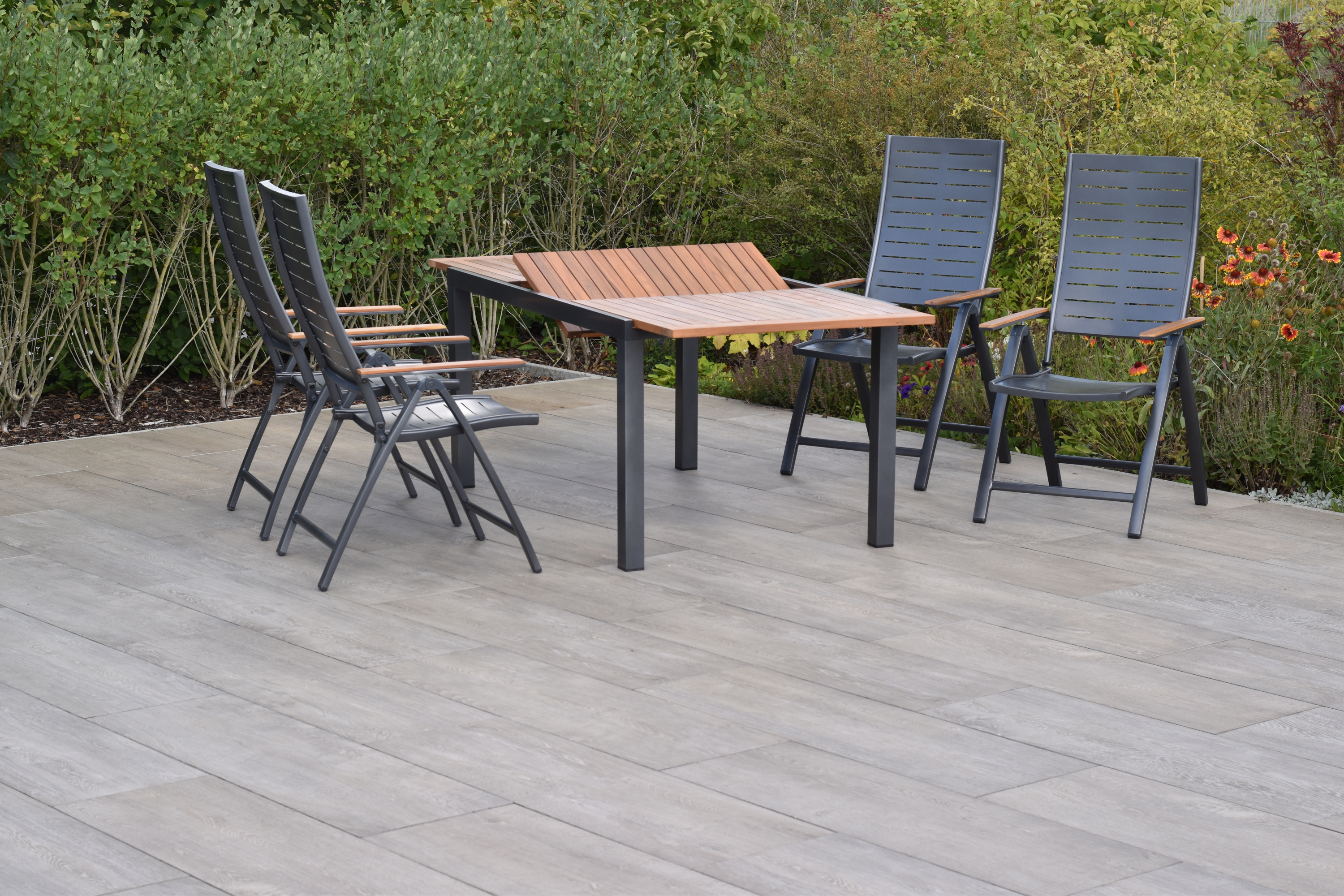 Tinos Gartenmöbel Set 5tlg., Klappsessel & Ausziehtisch