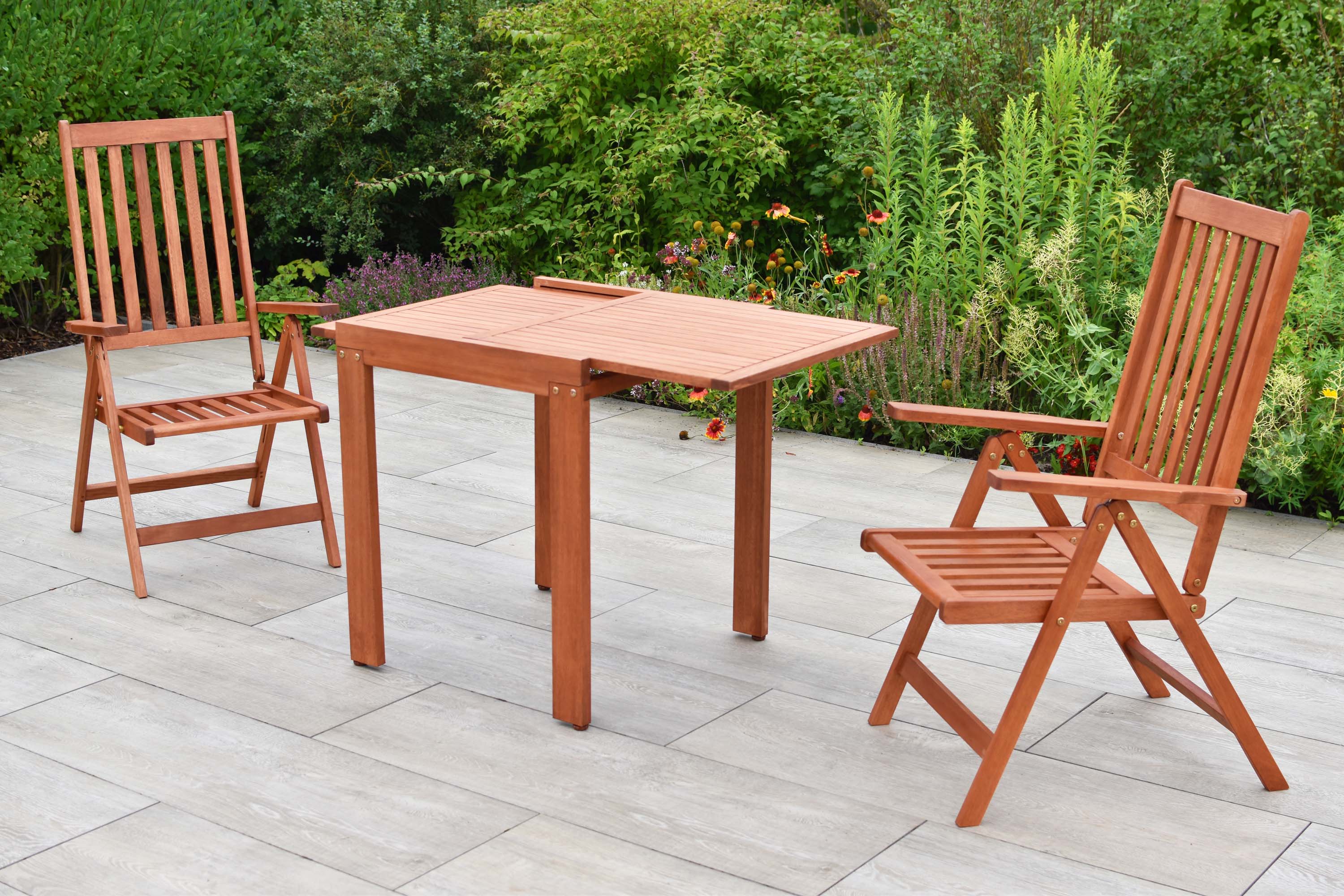 Vitoria Gartenmöbel Set 5tlg., 2 Klappsessel, 2 graue Auflagen, Balkonausziehtisch