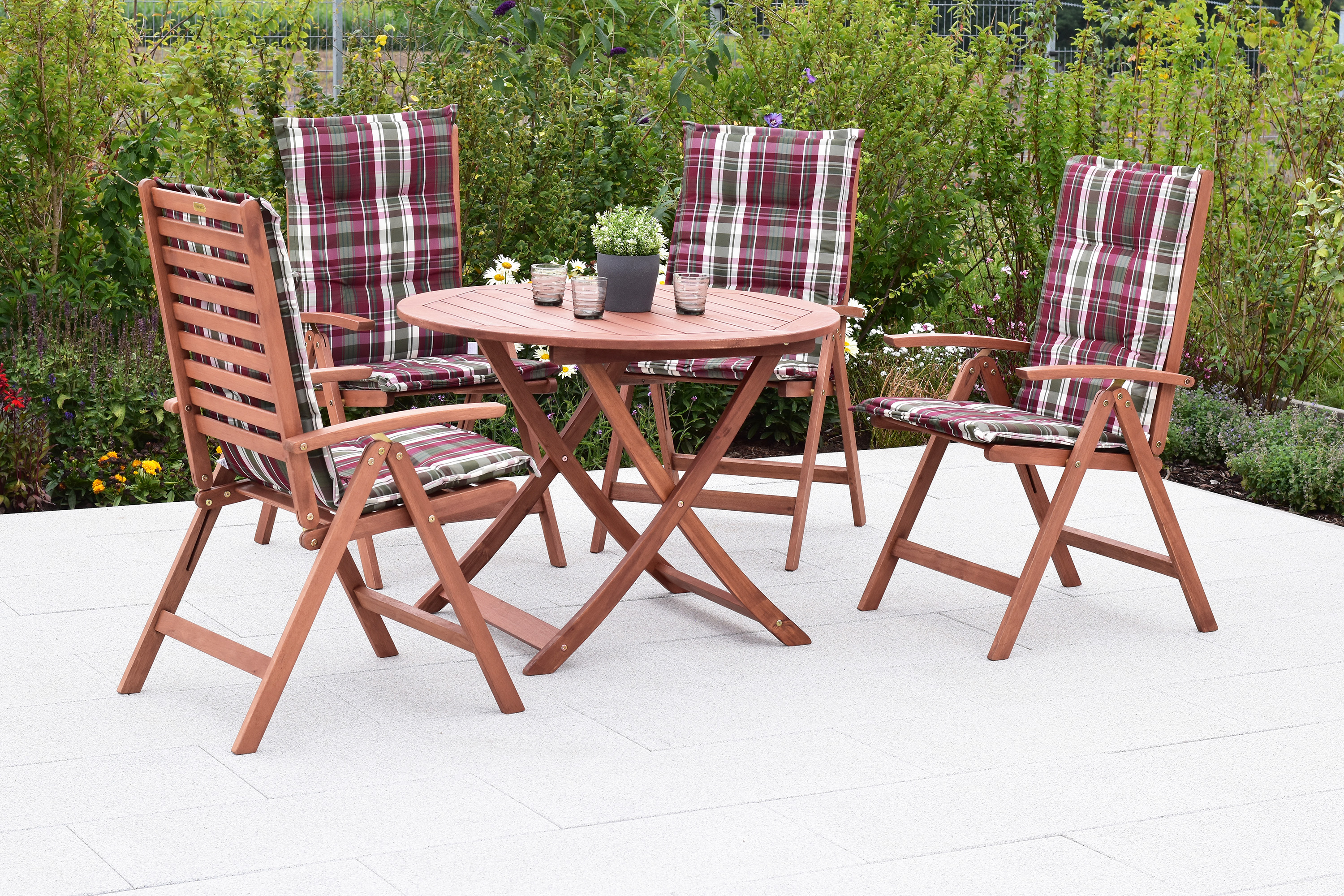 Borkum Gartenmöbel Set 9tlg., 4 Sessel, 4 Auflagen, Klapptisch Ø 100 cm, Eukalyptus