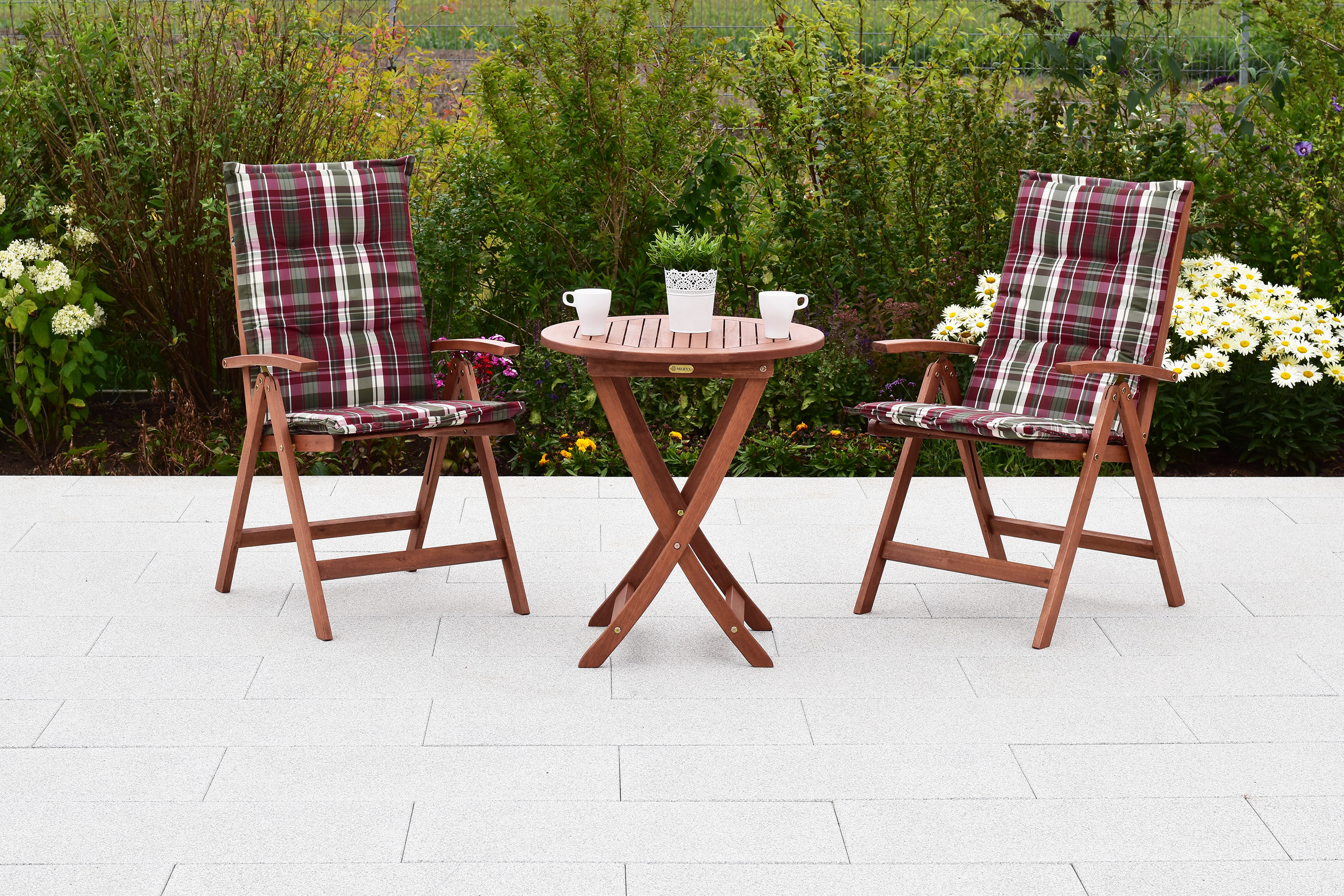 Borkum Gartenmöbel Set 5tlg., 2 Klappsessel, 2 Auflagen, Klapptisch Ø 65 cm, Eukalyptus Borkum Gartenmöbel Set 5tlg., 2 Klappsessel, 2 Auflagen, Klapptisch Ø 65 cm, Eukalyptus